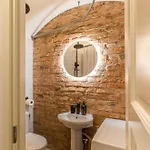 شقة In A Real Medieval Tower, Lower Floors *
