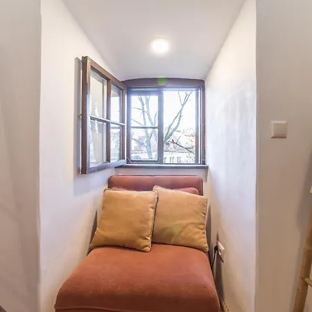 In A Real Medieval Tower, Lower Floors Apartman